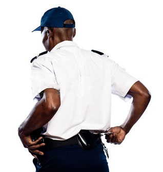 guardia de seguridad de espaldas